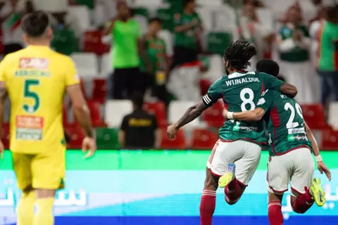 الخليج يسقط أمام الاتفاق بمشاركة محمد شريف.. والقادسية يسحق الخلود بالدوري السعودي